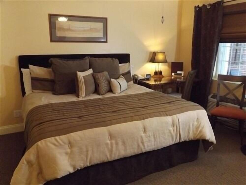 The Hotel 3*